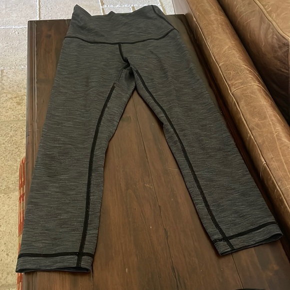 Lululemon crop - Picture 1 of 3